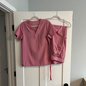 Figs Catarina One-Pocket Scrub Top and Zamora Jogger Pants set size S Chalk Pink